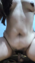 Mi vecinita como disfrutando de montar y cabalgar su dildo bien caliente y cachonda