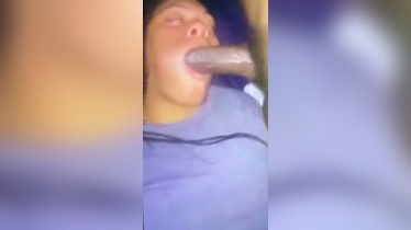 EMPLEADA DE LA CASA DANDO EL EXTRA SIEMPRE