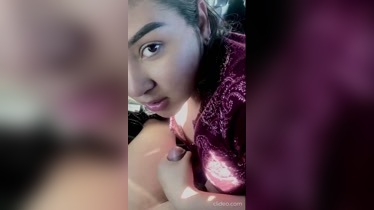 Latina mamando verga en el auto