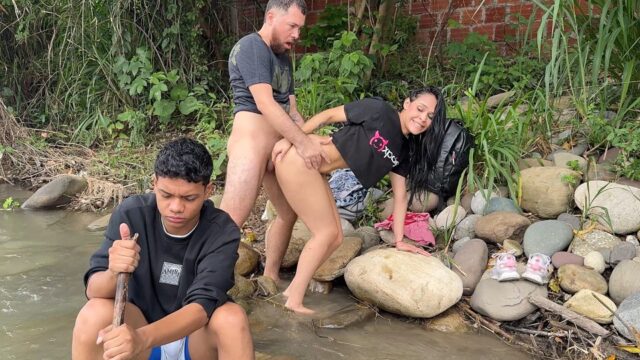 Mientras él se enfoca en pescar, el amigo le folla la mujer